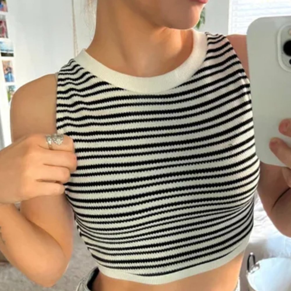 Zara Black & White Cropped Knit Top